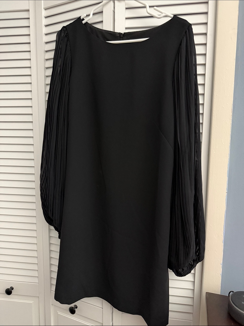 White House Black Market Black Pleated-Sleeve Shift Dress